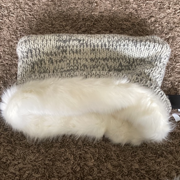 NWT! Banana Republic Faux Fur Lined snood / cowl neck scarf - Picture 4 of 5